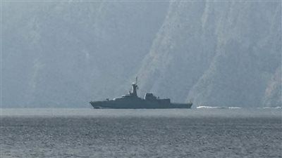 سابقة منذ الحرب.. سفن حربية أمريكية تعبر هرمز دون تنسيق مع طهران - الخليج الان