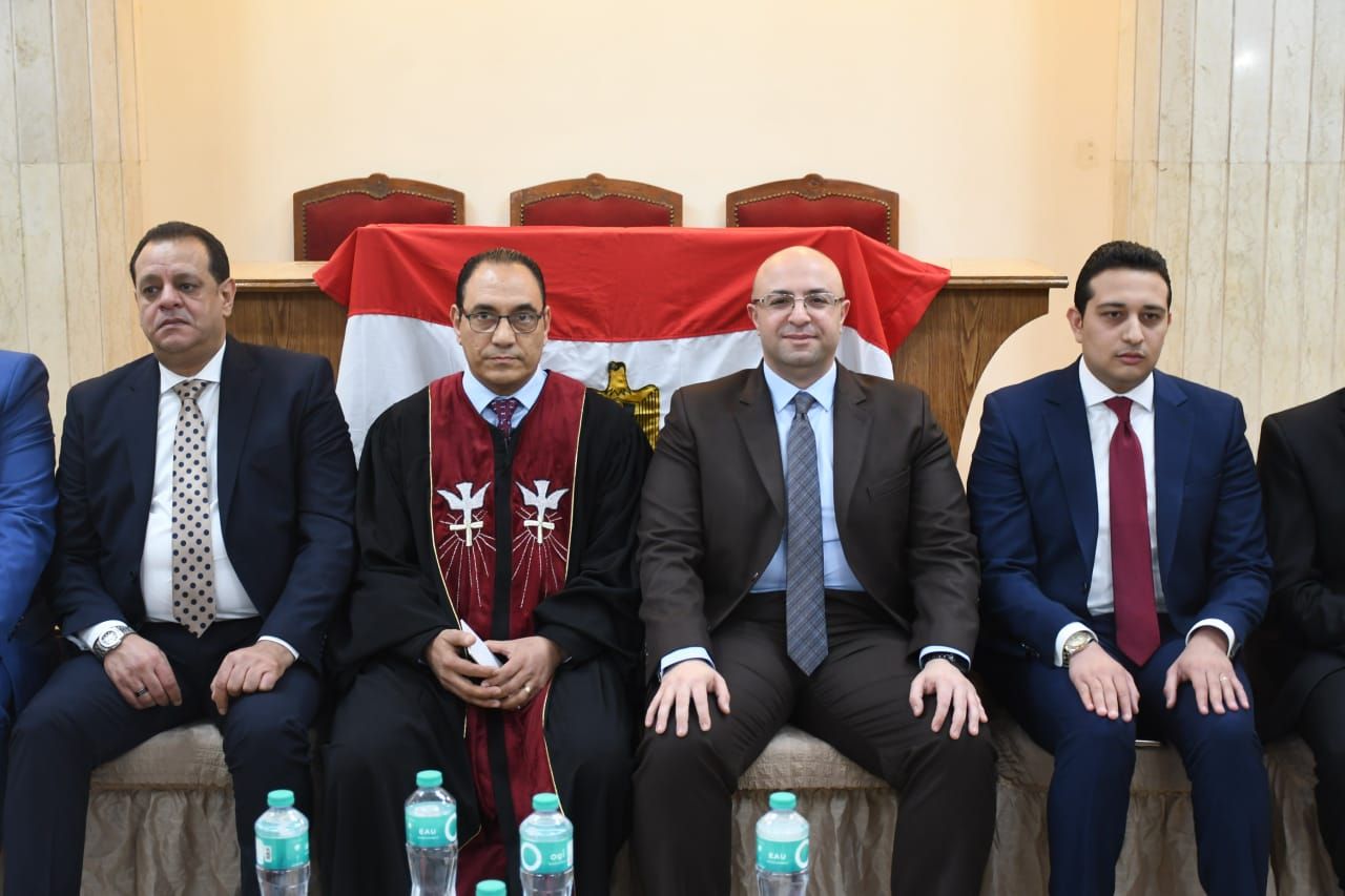 مدير أمن الفيوم يشارك الإخوة الأقباط فرحتهم بعيد القيامة المجيد - الخليج الان