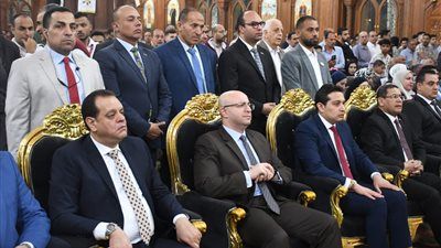 مدير أمن الفيوم يشارك الإخوة الأقباط فرحتهم بعيد القيامة المجيد - الخليج الان