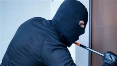 حارس العقار سقط في الفخ.. سرقة 2800 جنيه إسترليني من شقة ببولاق الدكرور - الخليج الان