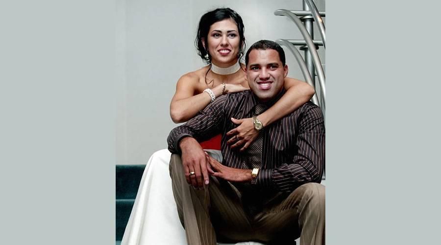 الأيقونة أيلتون اشترى جائزته من ايباي