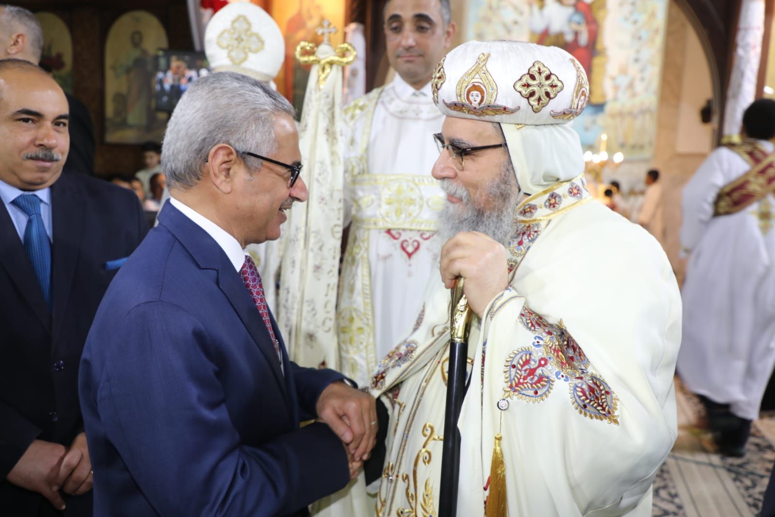 محافظ بني سويف وقيادات المحافظة يشهدون قداس عيد القيامة المجيد بمطرانية ببا - الخليج الان