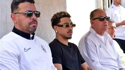 خوان بيزيرا يتابع مباراة فريق الزمالك مواليد 2007 أمام الأهلي في بطولة الجمهورية - الخليج الان