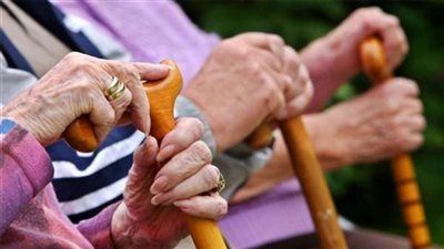 قانون رعاية المسنين يحدد حالات الخطر ويوفر آليات عاجلة لحمايتهم - الخليج الان