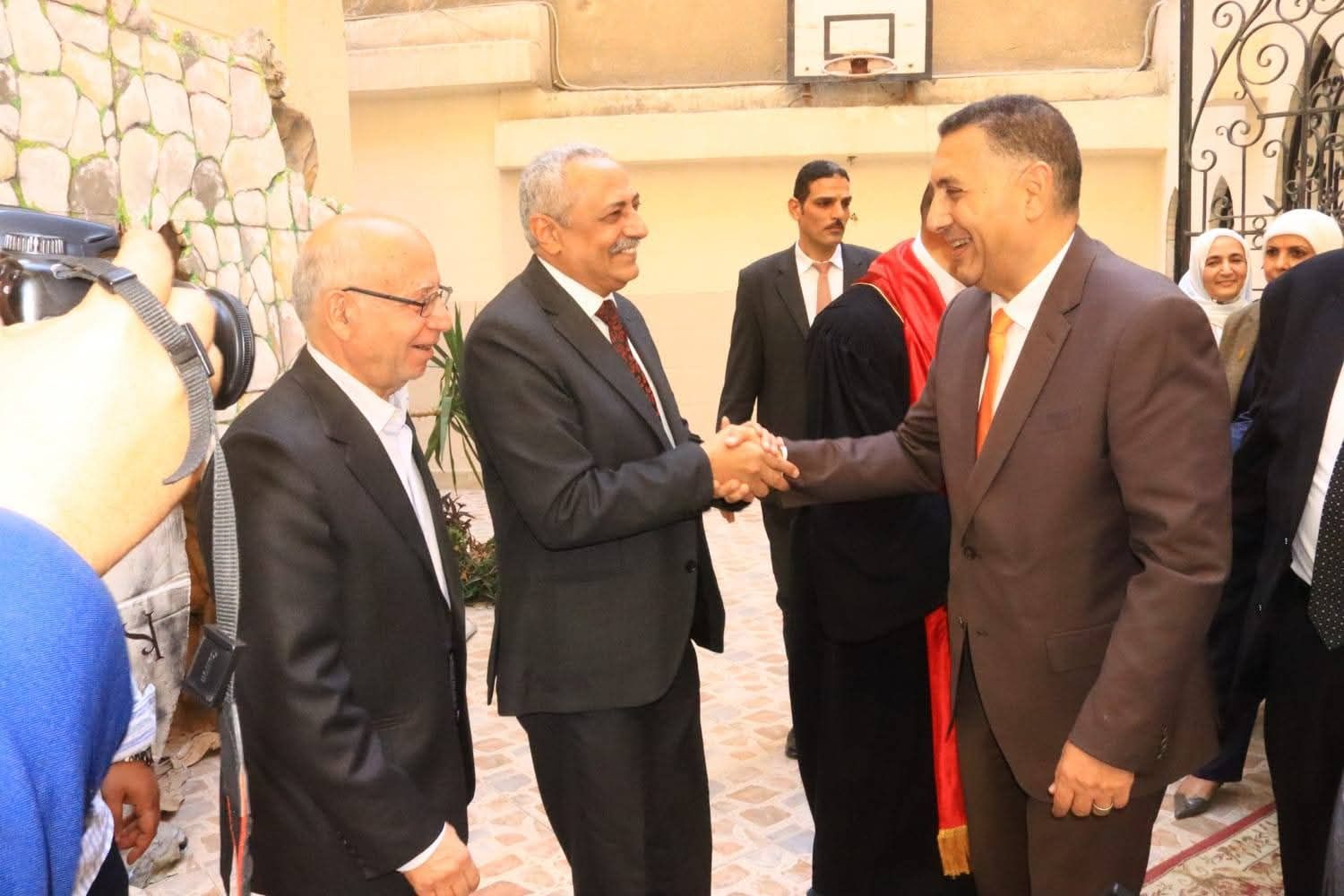 محافظ القليوبية ومدير الأمن يهنئان الكنيسة الإنجيلية ببنها بعيد القيامة المجيد - الخليج الان