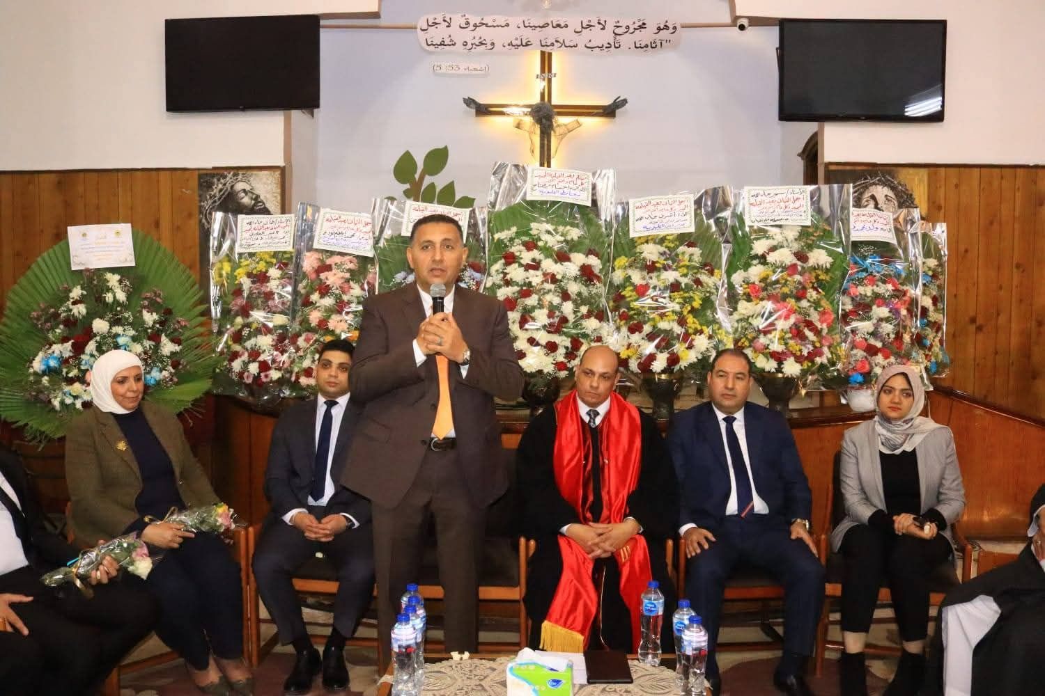 محافظ القليوبية ومدير الأمن يهنئان الكنيسة الإنجيلية ببنها بعيد القيامة المجيد - الخليج الان