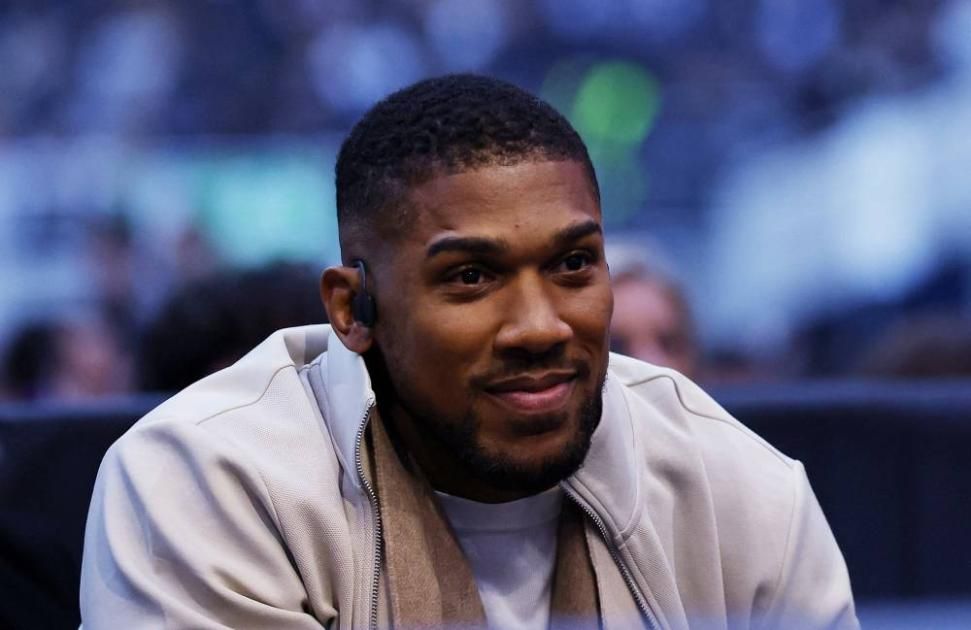 جوشوا يؤكد وجود مفاوضات لنزال فيوري