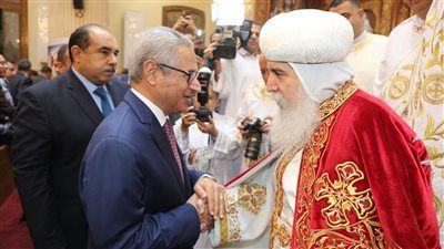محافظ بني سويف يهنئ الأخوة المسيحيين بعيد القيامة المجيد من مطرانية بني سويف - الخليج الان