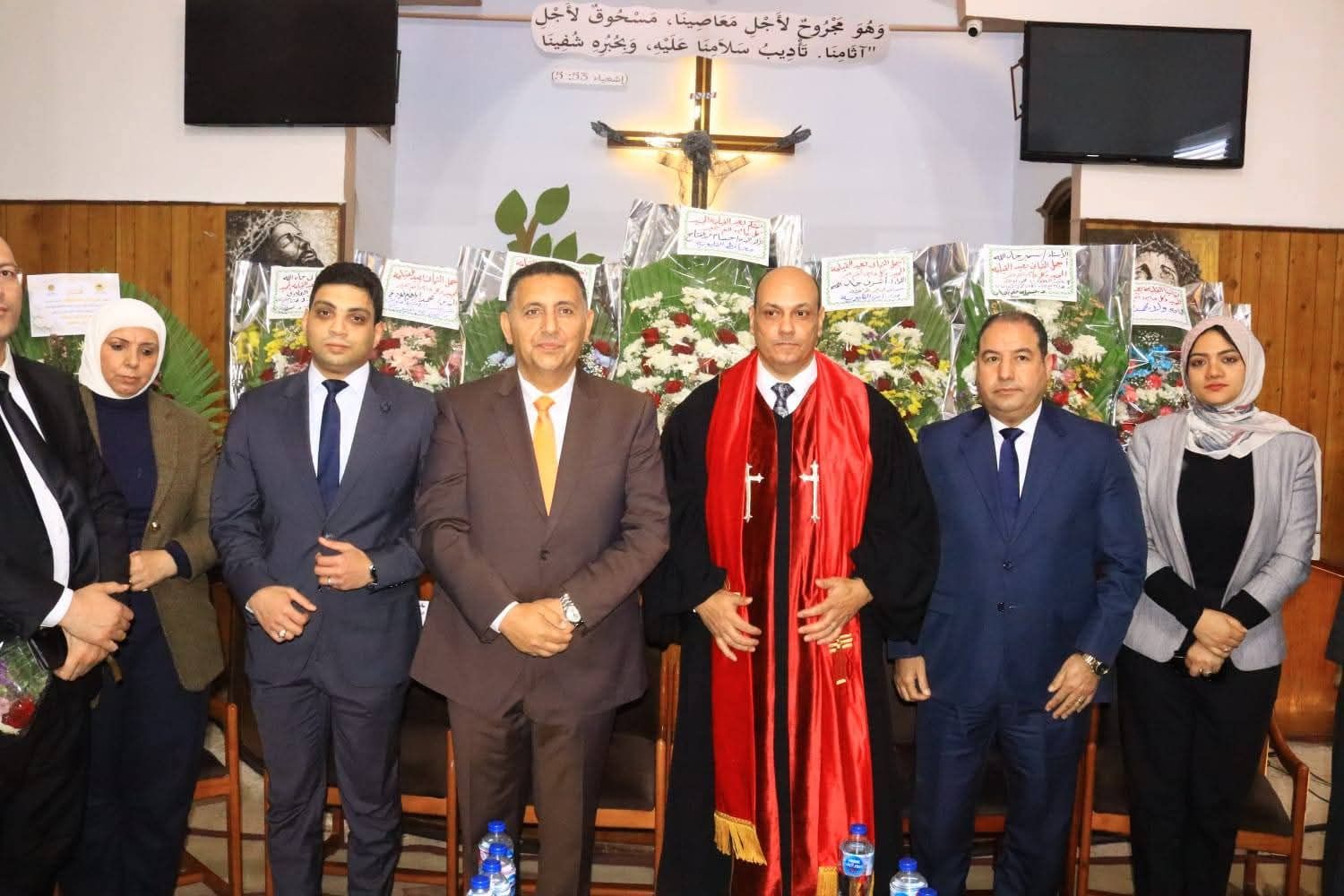 محافظ القليوبية ومدير الأمن يهنئان الكنيسة الإنجيلية ببنها بعيد القيامة المجيد - الخليج الان