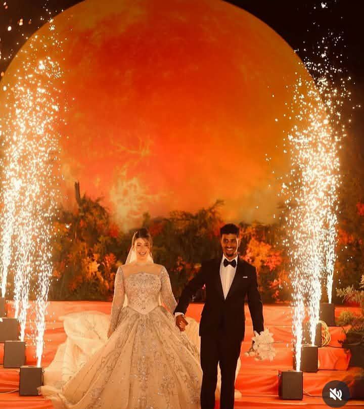 أحضان ورومانسية.. اللقطات الأولى من حفل زفاف البلوجر سلمى عبد العظيم - الخليج الان