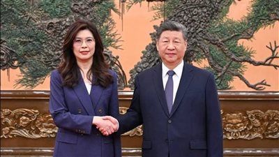 الصين تعلن عن إجراءات لتعزيز التعاون مع تايوان في ختام زيارة «الكومينتانغ».. هل تنتهي حقبة الجمود بين بكين وتايبيه؟ - الخليج الان