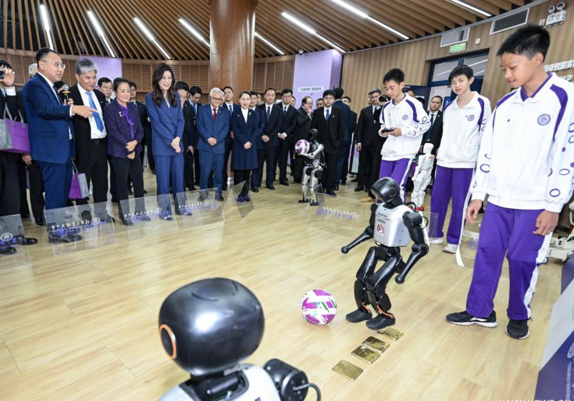 الصين تعلن عن إجراءات لتعزيز التعاون مع تايوان في ختام زيارة «الكومينتانغ».. هل تنتهي حقبة الجمود بين بكين وتايبيه؟ - الخليج الان