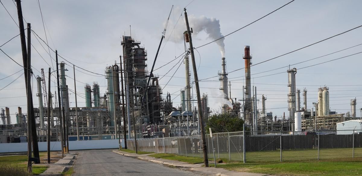 أسواق النفط.. 3 سيناريوهات للحرب والاقتصاد العالمي