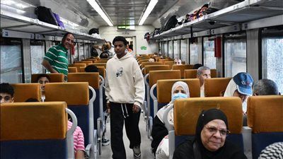 إقبال كبير على “قطار النزهة” لقضاء عطلة شم النسيم بالإسكندرية - الخليج الان