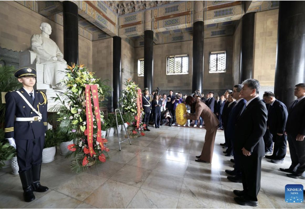 الصين تعلن عن إجراءات لتعزيز التعاون مع تايوان في ختام زيارة «الكومينتانغ».. هل تنتهي حقبة الجمود بين بكين وتايبيه؟ - الخليج الان