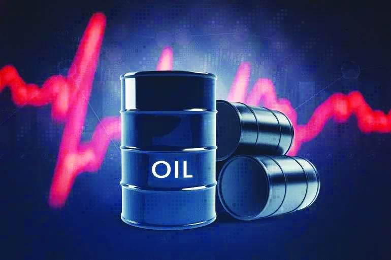النفط يصعد 3.5%.. و«برنت» بـ 92.7 دولار
