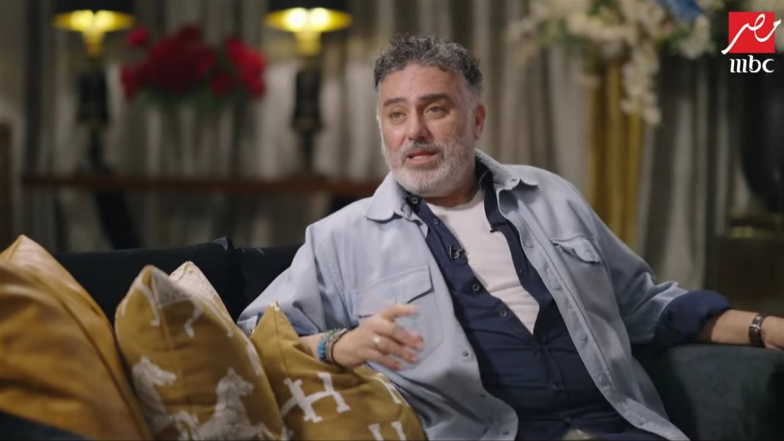 جدل حول ديانة تامر حبيب.. هل يعتنق المسيحية؟ - الخليج الان