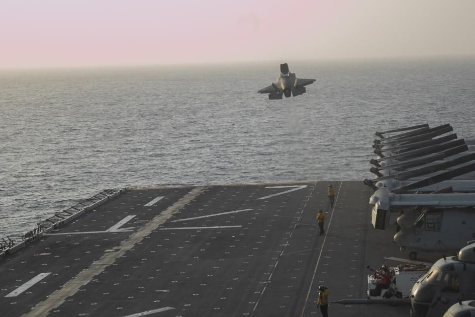 الجيش الأمريكي يعلن منع السفن من دخول أو مغادرة موانئ إيران