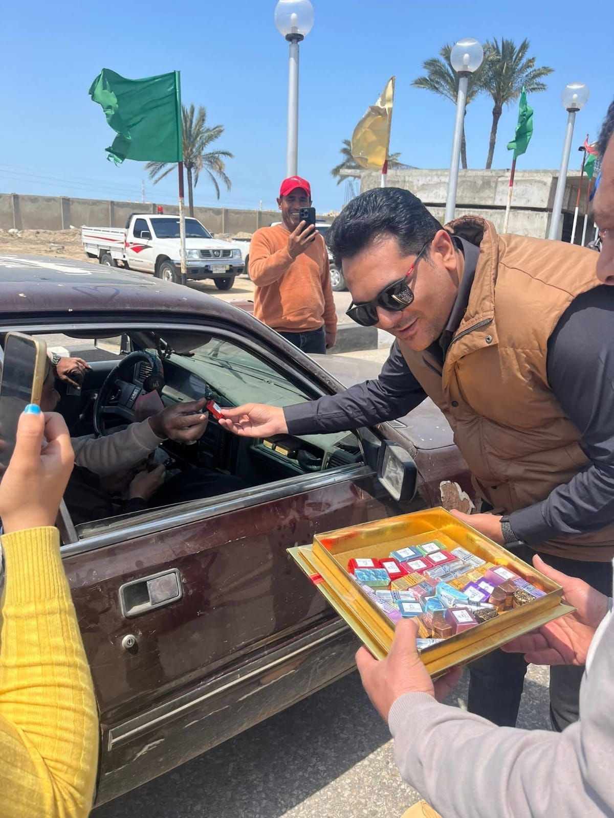 جمصه تحتفل بشم النسيم.. استقبال بالورود وجولات ميدانية لمتابعة الخدمات - الخليج الان