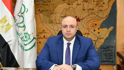 محافظ الفيوم يتدخل ميدانيًا في حادث الكيلو 72.. ويشرف على نقل المصابين إلى المستشفى - الخليج الان