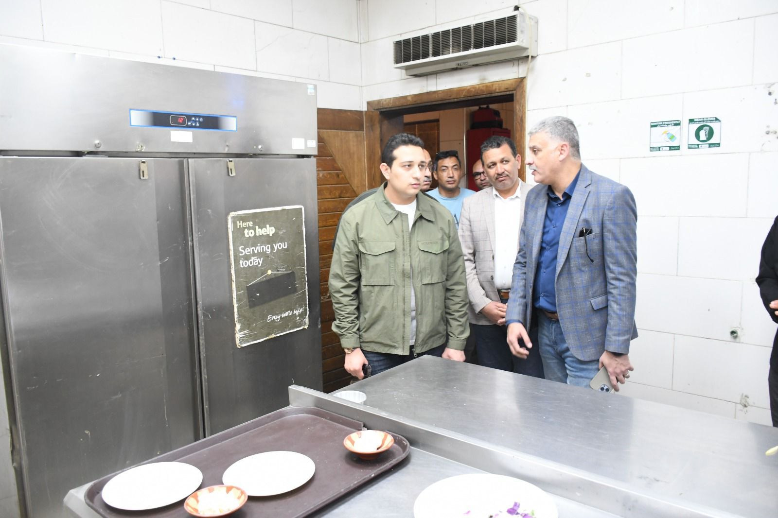 تشديد رقابي على منشآت بحيرة قارون.. نائب محافظ الفيوم يتفقد الفنادق ويُعدم لحوماً فاسدة - الخليج الان