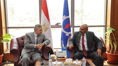 الفريق أسامة ربيع يبحث سبل التعاون مع محافظ السويس... ويتابع مستوى تقديم الرعاية الصحية بالمستشفيات - الخليج الان