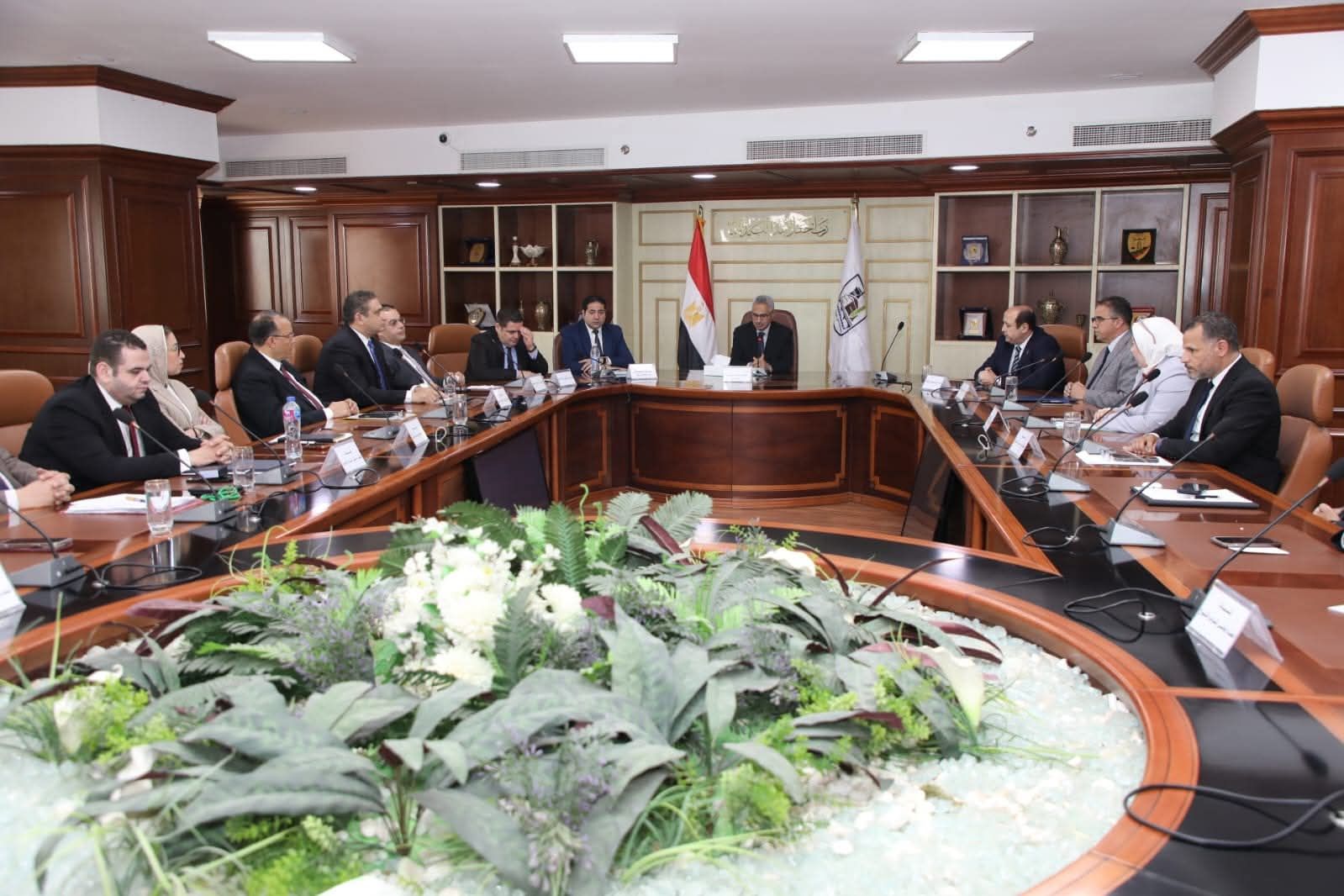 محافظ بني سويف يعقد لقاءً مع أعضاء مجلسي النواب والشيوخ لمناقشة الملفات الخدمية واحتياجات المواطنين - الخليج الان