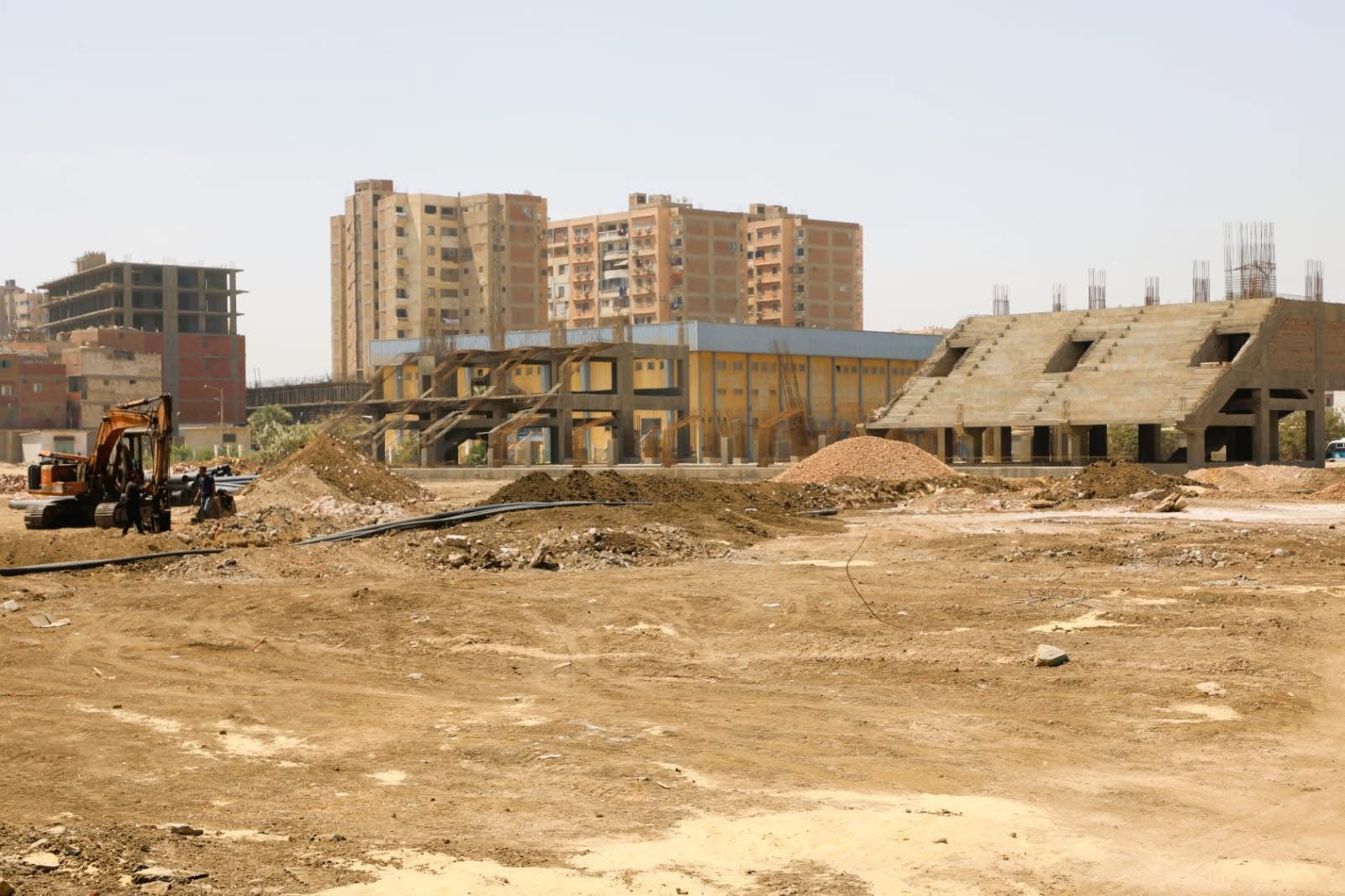 محافظ المنيا يتفقد مشروع تطوير الإستاد الرياضي ويؤكد: صرح عالمي على مساحة 20 فدانًا.. وافتتاح المرحلة الأولى أغسطس 2026 - الخليج الان