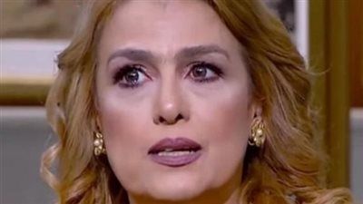 الفنانة سيمون تروي تفاصيل مأساوية عن رحيل والدها بسبب وجبة فسيخ ملوثة - الخليج الان