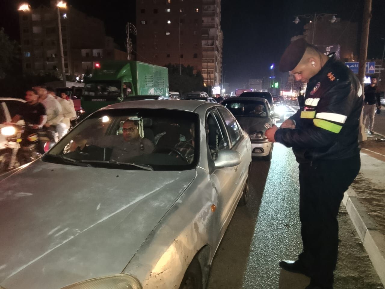 استجابةً لشكاوى المواطنين.. بتوجيهات مدير الأمن حملات مكبرة تضرب بؤر الجريمة بالفيوم وتُحكم السيطرة الأمنية والمرورية - الخليج الان