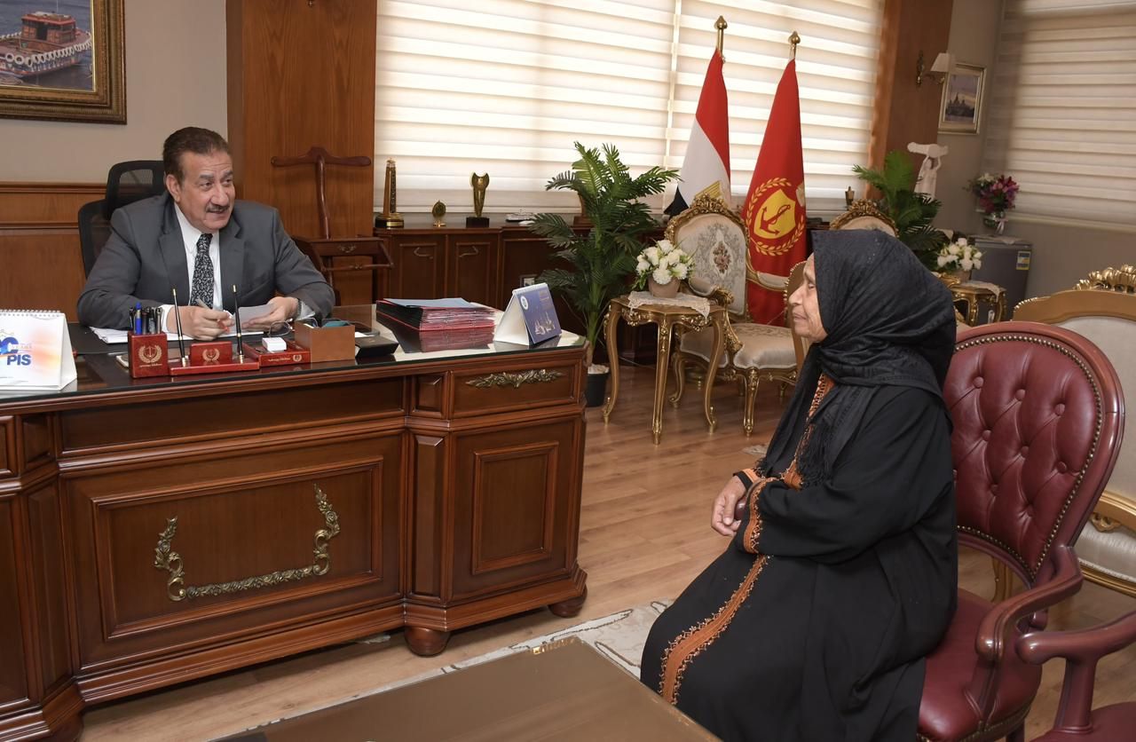 استجابة عاجلة لمحافظ بورسعيد لما نشره موقع “تليجراف الخليج”.. دعم إنساني لسيدة حملت نجلها 45 عامًا - الخليج الان