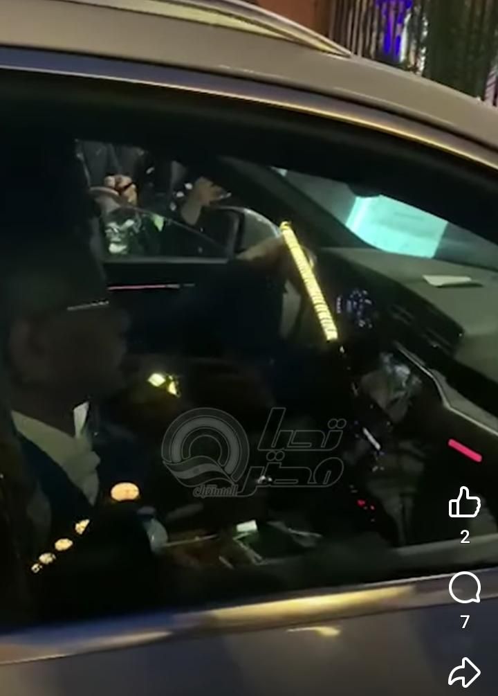 الفنان سيد رجب يدعم طليقته في عزاء والدها| صور - الخليج الان