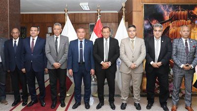 مصر تعزز قدراتها البحرية بتوقيع عقد تصنيع 4 قاطرات و3 لنشات لخدمة الموانئ وتوطين الصناعة - الخليج الان