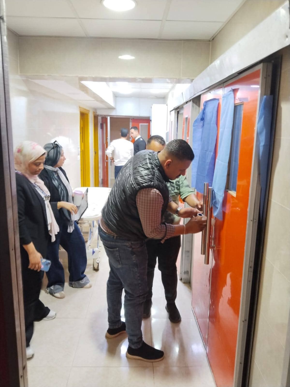 غلق وتشميع مركز "كارمن" للنساء والتوليد بالإسماعيلية بعد واقعة طبية وشكاوى بعدم الترخيص - الخليج الان