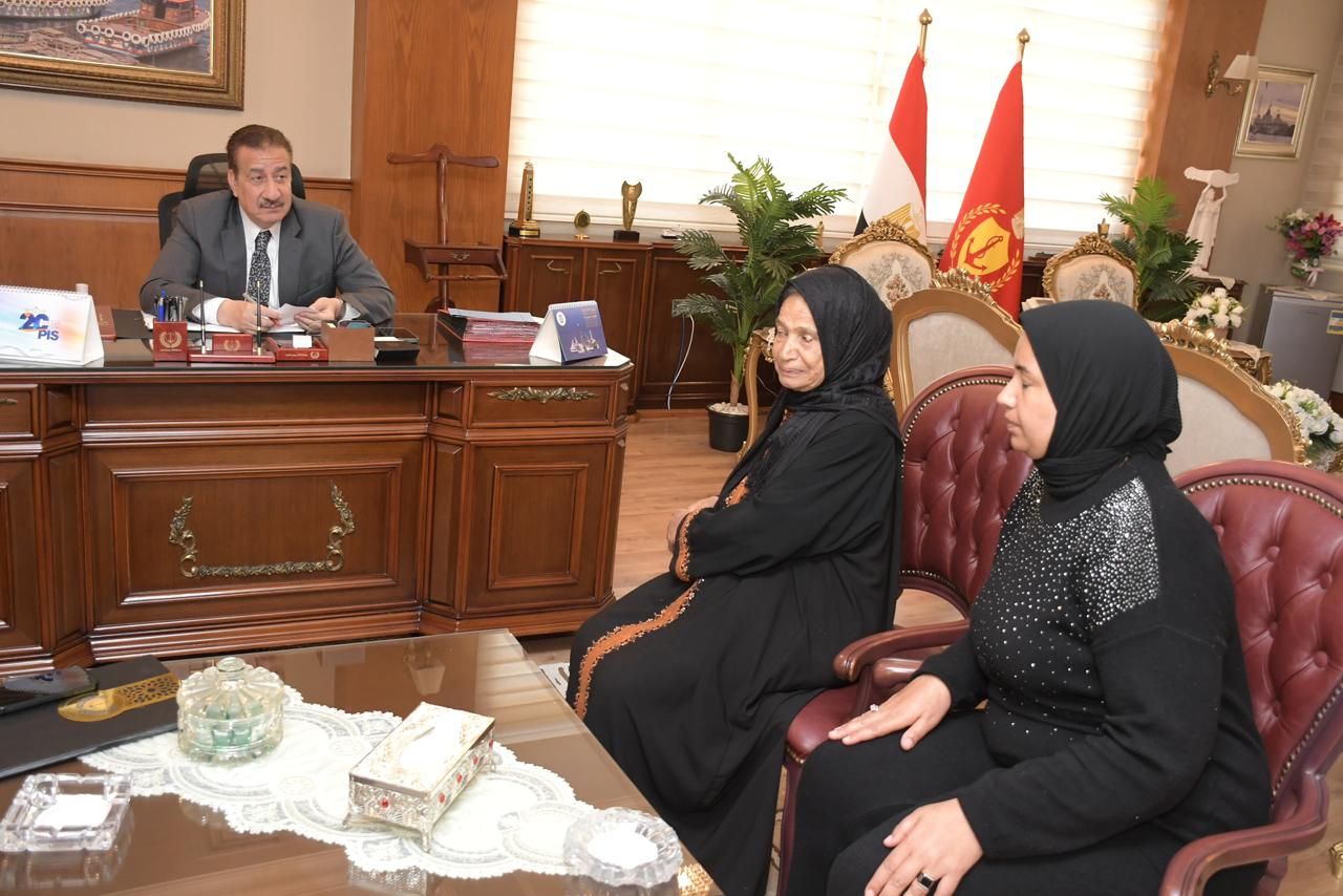 استجابة عاجلة لمحافظ بورسعيد لما نشره موقع “تليجراف الخليج”.. دعم إنساني لسيدة حملت نجلها 45 عامًا - الخليج الان