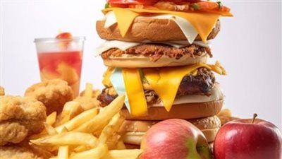 الوجبات السريعة..بين الراحة اليومية وتأثيرها علي صحتنا - الخليج الان