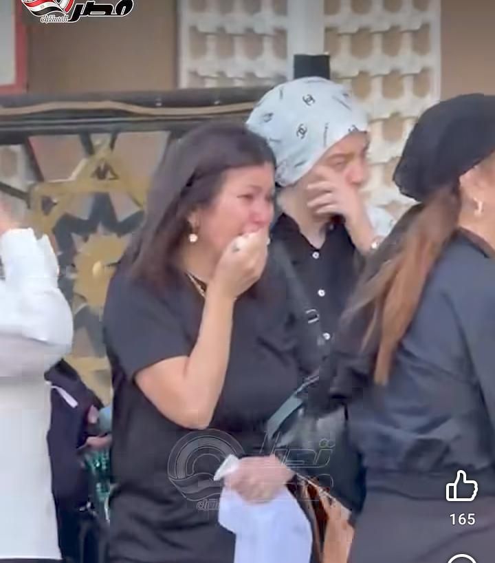 عياط وصدمة.. انهيار الإعلامية دينا رامز في جنازة والدها| صور - الخليج الان