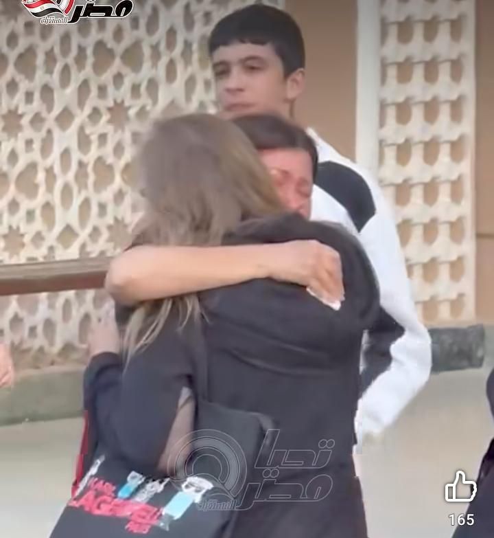 عياط وصدمة.. انهيار الإعلامية دينا رامز في جنازة والدها| صور - الخليج الان