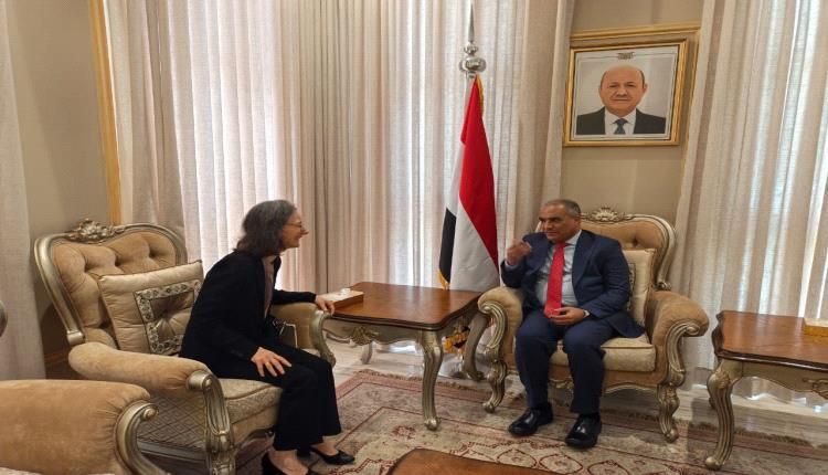 وزير التربية الدكتور(العبادي) يلتقي بالسفيرة الفرنسية لدى اليمن في الرياض 