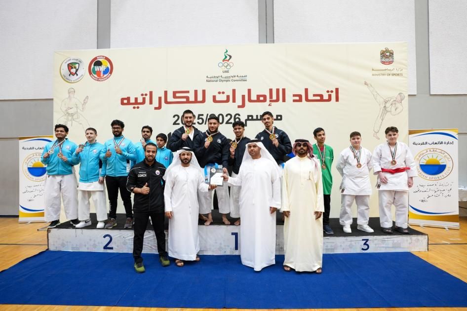 الشارقة بطل رجال دوري الكاراتيه للكاتا