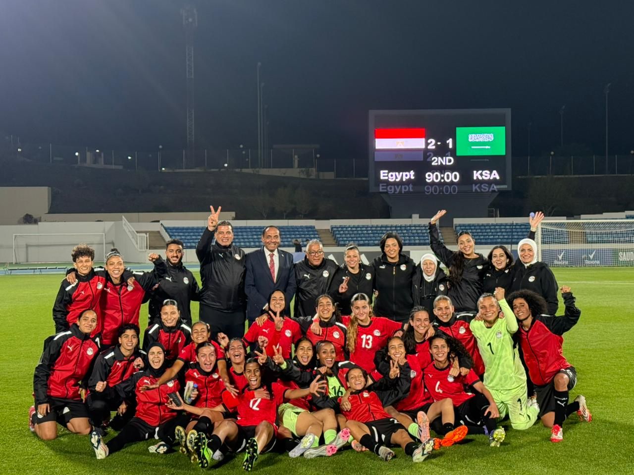 بعثة المنتخب الوطني للكرة النسائية تعود إلى القاهرة بعد انتهاء معسكر السعودية.. صور - الخليج الان