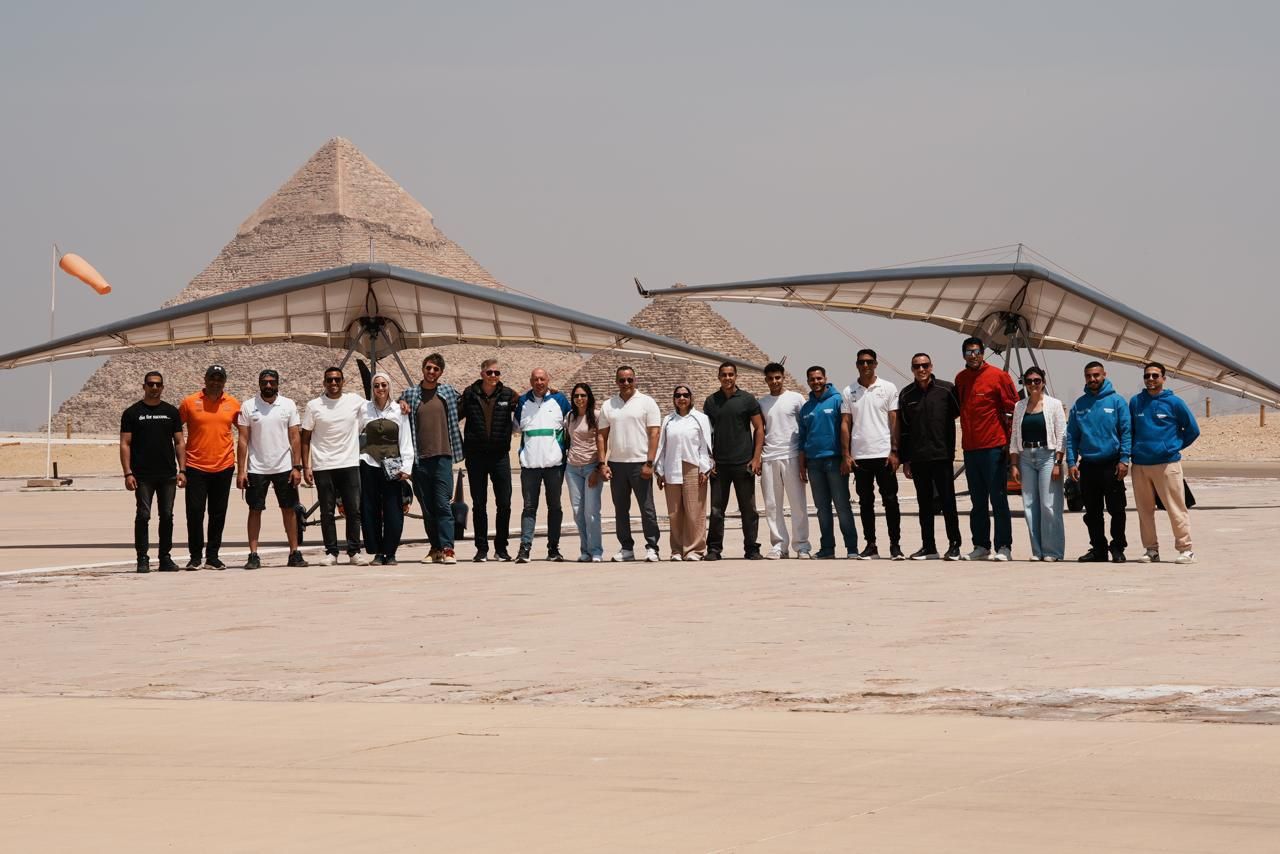سكاي دايف تستضيف رئيس الاتحاد الدولي للخماسي الحديث بجولة أهرامات الجيزة - الخليج الان