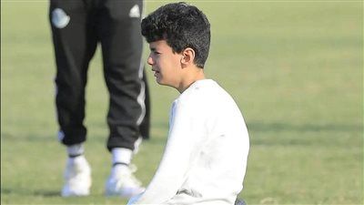 في نوبة بكاء حاد.. نجل مدرب شباب سمنود يشارك والده الحزن علي ضياع الصعود للقسم الثالث - الخليج الان