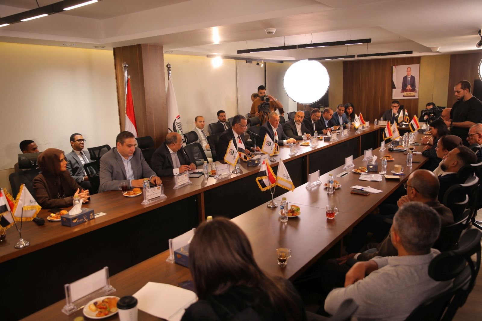 حزب الجبهة الوطنية يبدأ حوارا مجتمعيا لإنقاذ الأسرة المصرية: تأهيل المقبلين على الزواج وقانون يحمي كل الأطراف - الخليج الان