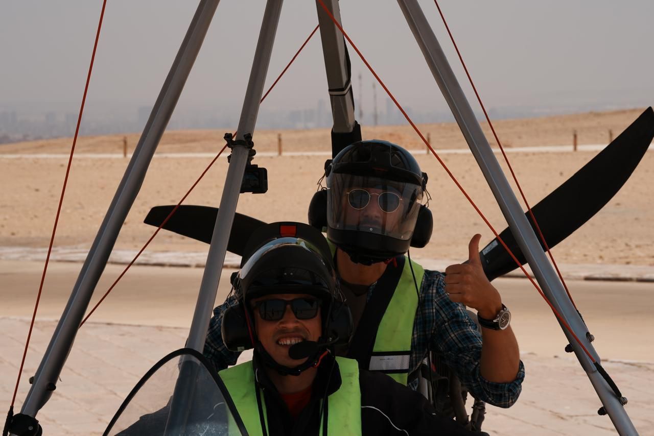 سكاي دايف تستضيف رئيس الاتحاد الدولي للخماسي الحديث بجولة أهرامات الجيزة - الخليج الان