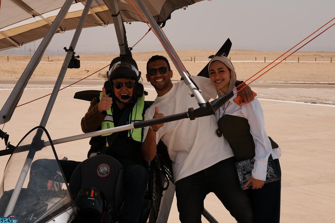 سكاي دايف تستضيف رئيس الاتحاد الدولي للخماسي الحديث بجولة أهرامات الجيزة - الخليج الان