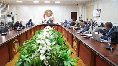 وزير العمل يلتقي وفد مبادرة "الاستثمار من أجل التوظيف" - الخليج الان