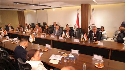 حزب الجبهة الوطنية يبدأ حوارا مجتمعيا لإنقاذ الأسرة المصرية: تأهيل المقبلين على الزواج وقانون يحمي كل الأطراف - الخليج الان