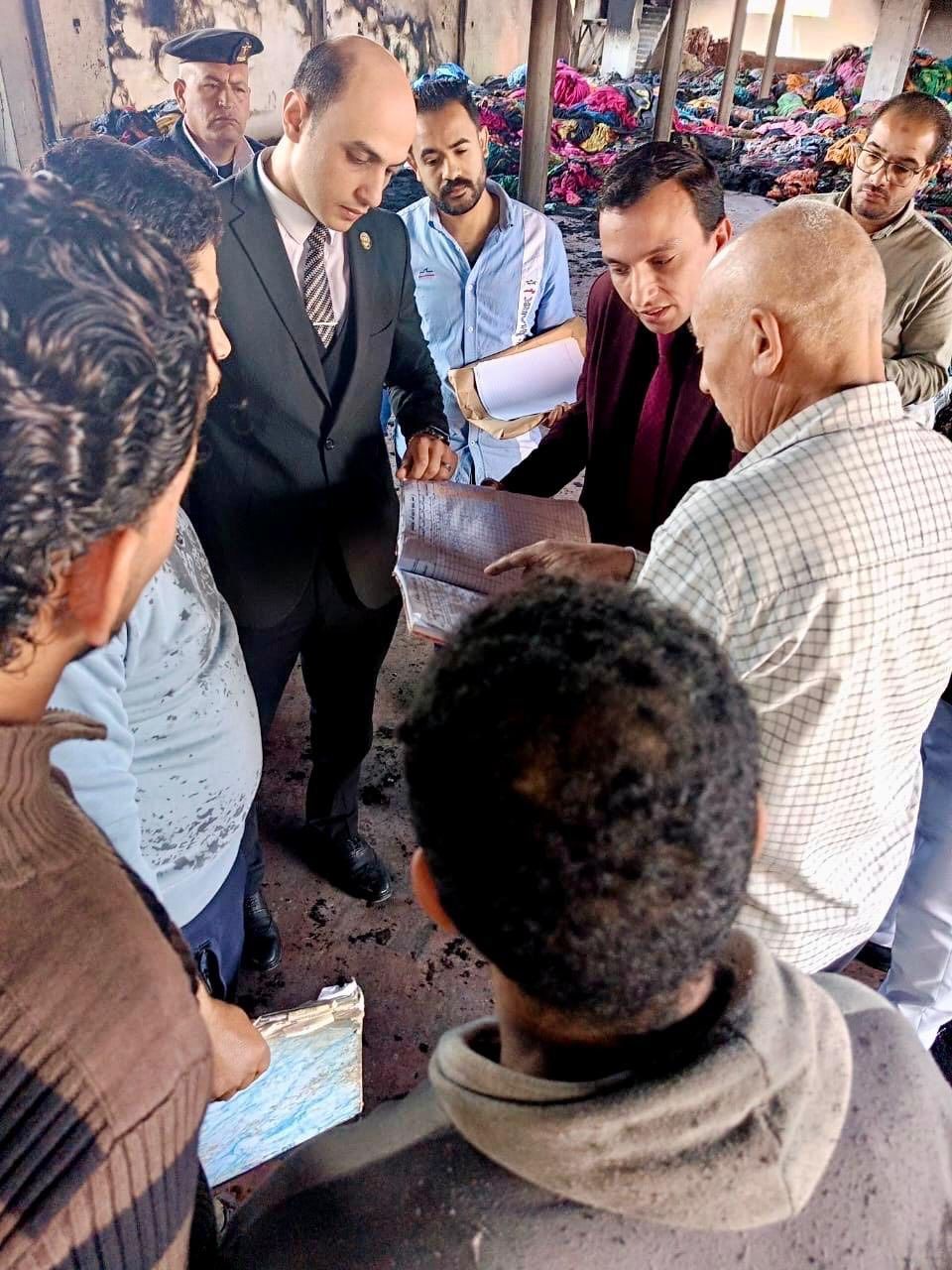 خالف اشتراطات التراخيص.. النيابة الإدارية تعاين حريق بأحد مصانع النسيج بالمحلة الكبرى - الخليج الان