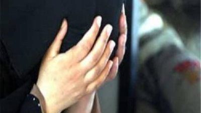 ضبط أم متهمة بقتل رضيعها بقرية الكوم الأحمر في فرشوط بقنا - الخليج الان